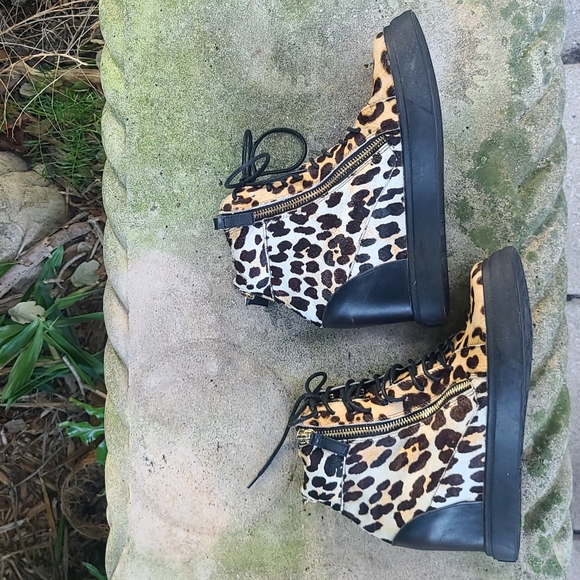 Giuseppe Zanotti Leopard-Print Calf Hair Wedge Sneaker Size 39 EUC - Picture 8 of 16